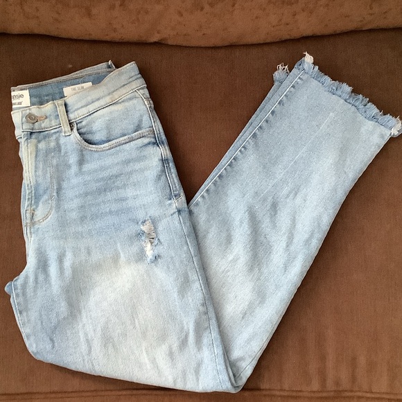 kensie jeans Denim - Kensie Vintageluxe Jeans with Distressed Hem